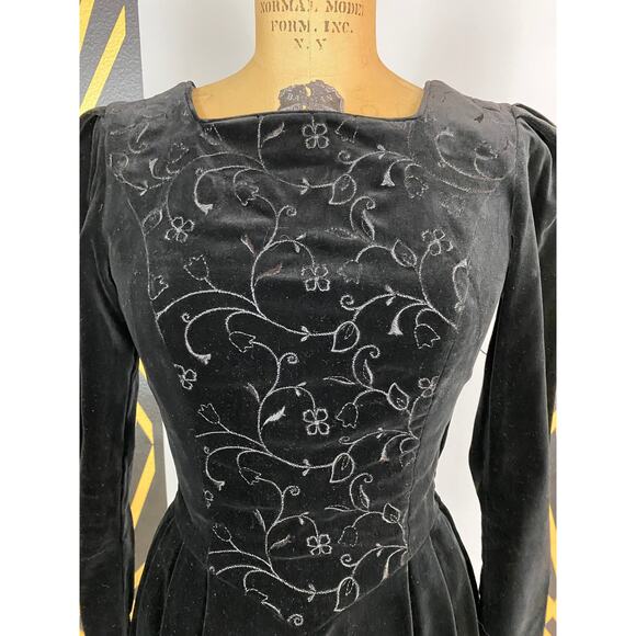 1980s black velvet embroidered Laura Ashley dress pleated puff shoulders 80s sm - Picture 3 of 10